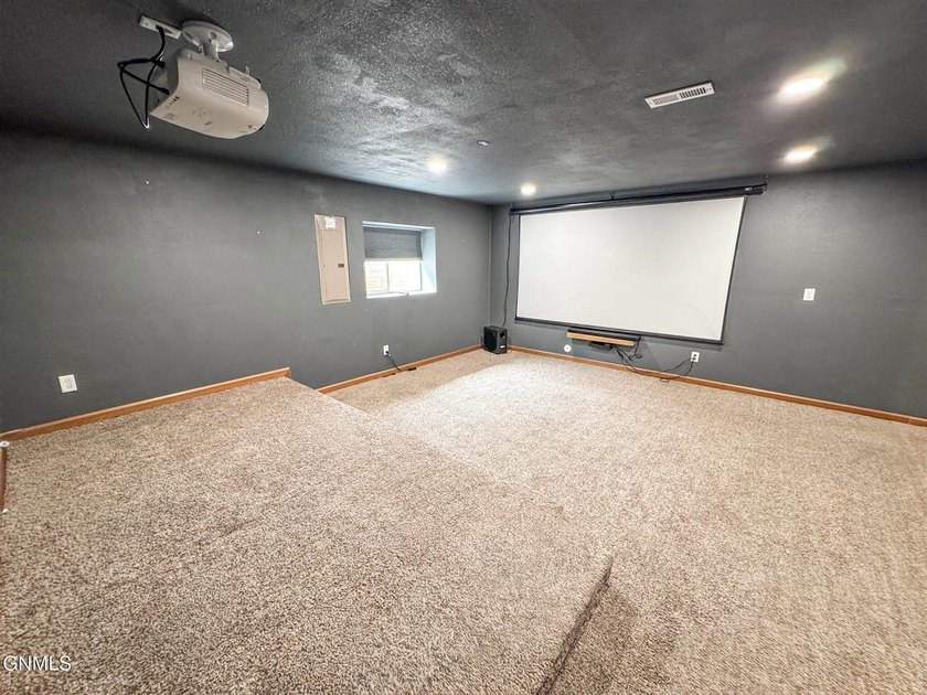 Welcome to this spacious and beautifully designed 5-bedroom - photo 19