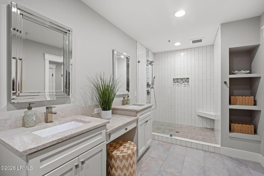 Rare opportunity to own a beautifully high-end renovated corner - photo 21