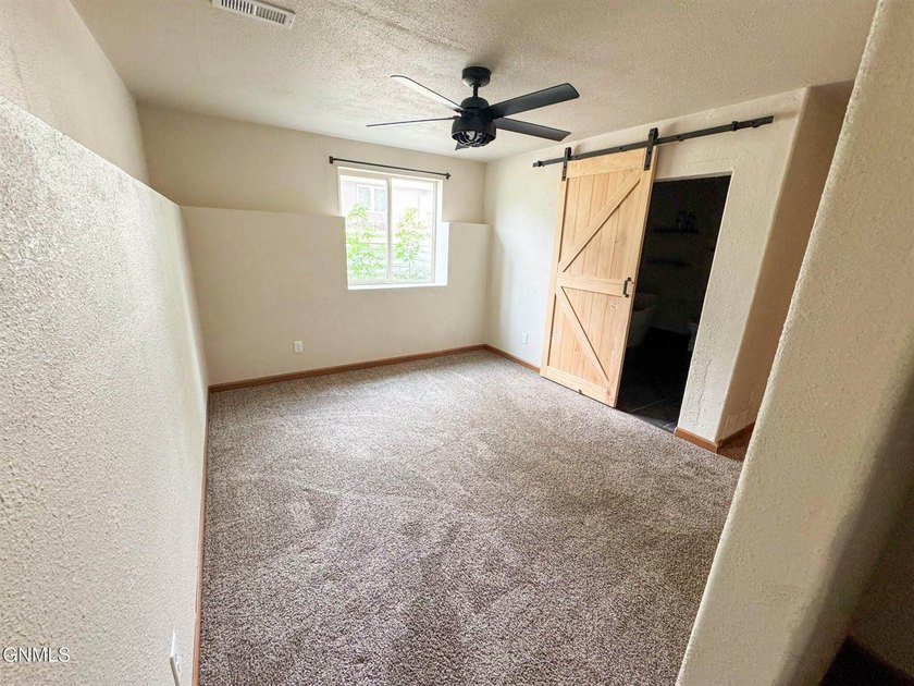 Welcome to this spacious and beautifully designed 5-bedroom - photo 21