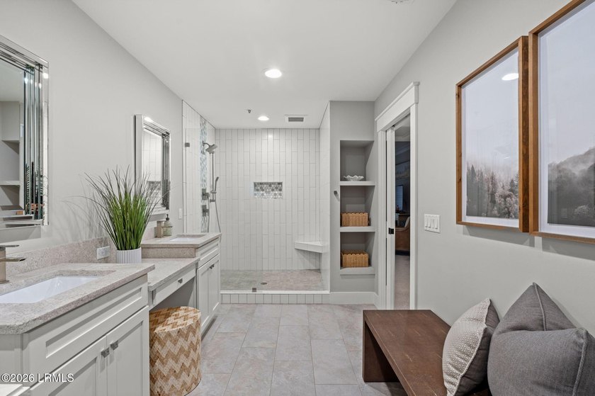 Rare opportunity to own a beautifully high-end renovated corner - photo 22