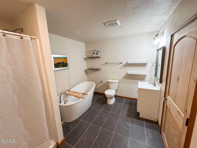 Welcome to this spacious and beautifully designed 5-bedroom - photo 22