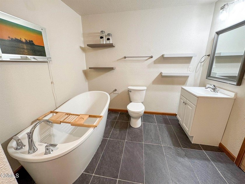 Welcome to this spacious and beautifully designed 5-bedroom - photo 23