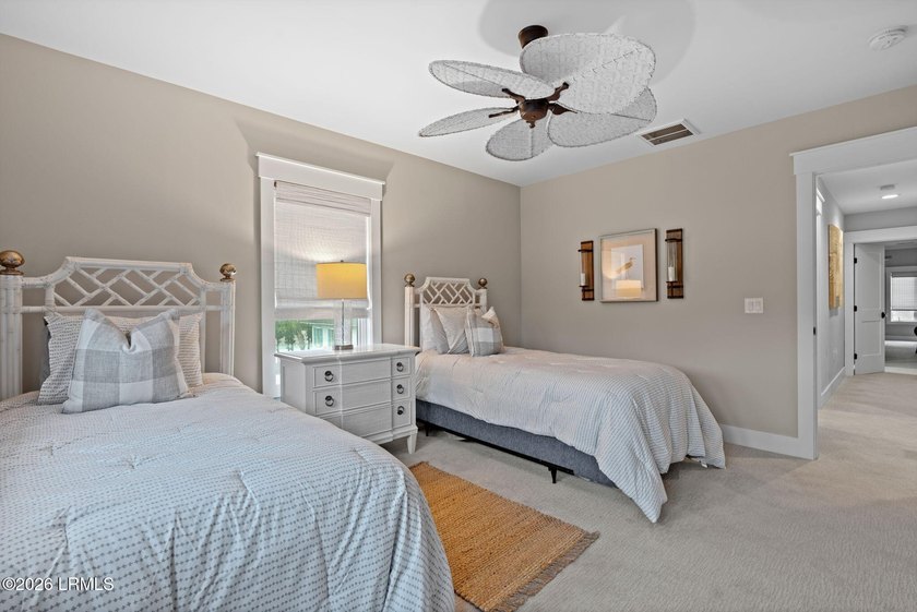 Rare opportunity to own a beautifully high-end renovated corner - photo 24