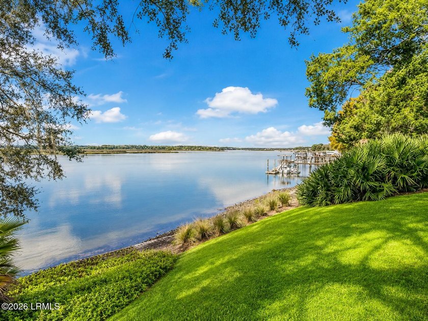 Rare opportunity to own a beautifully high-end renovated corner - photo 33