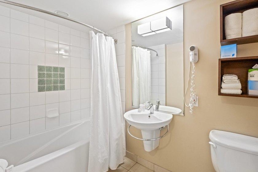 Escape to this fully furnished, groundfloor unit in sought-after - photo 32