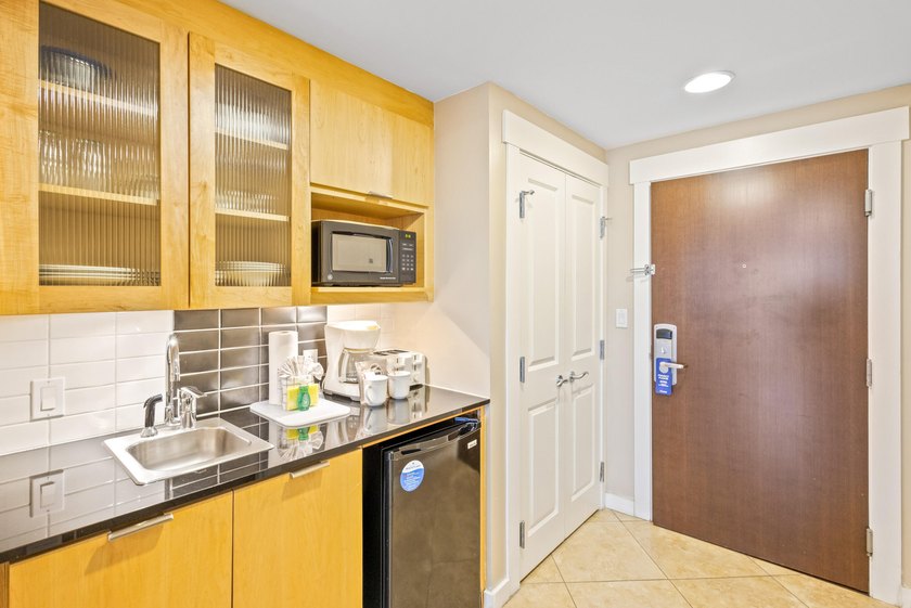 Escape to this fully furnished, groundfloor unit in sought-after - photo 35