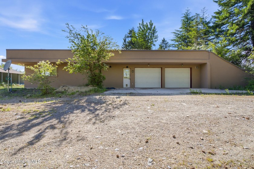 First time ever offered to the market! Situated on 11.23 private - photo 4