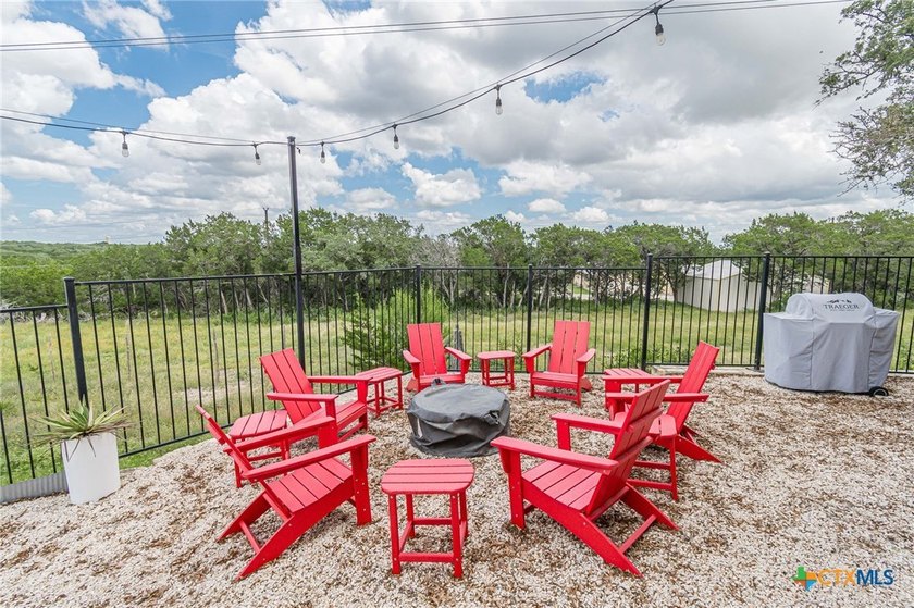 Backyard Serenity Awaits - Exceptional Views, Ultimate Privacy - photo 27