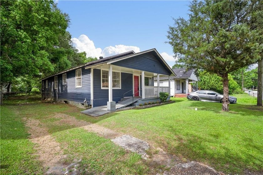INVESTMENT OPPORTUNITY IN THE HEART OF MOBILE! This previously - photo 2