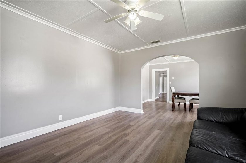 INVESTMENT OPPORTUNITY IN THE HEART OF MOBILE! This previously - photo 6