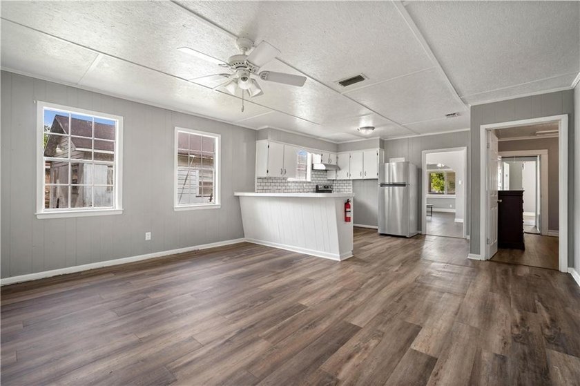 INVESTMENT OPPORTUNITY IN THE HEART OF MOBILE! This previously - photo 10