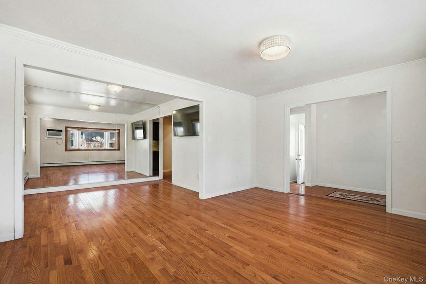 Welcome to this beautifully maintained ranch-style home offering - photo 8