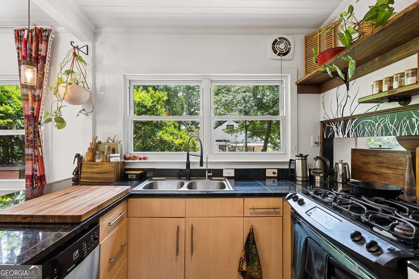 Located in sought-after East Lake, within the coveted 1st-tier - photo 13