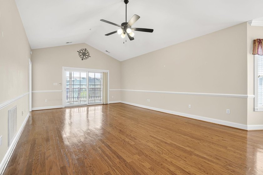 Don't miss this beautifully maintained top-floor end-unit condo - photo 14