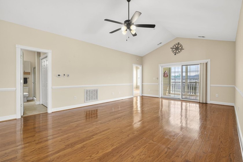 Don't miss this beautifully maintained top-floor end-unit condo - photo 15