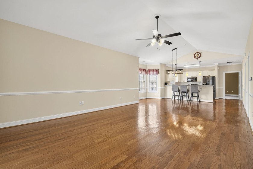 Don't miss this beautifully maintained top-floor end-unit condo - photo 17