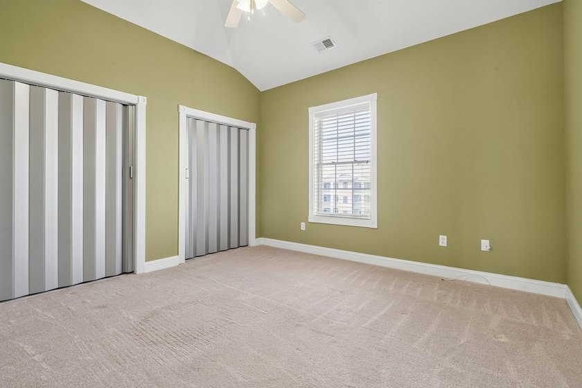 Don't miss this beautifully maintained top-floor end-unit condo - photo 19