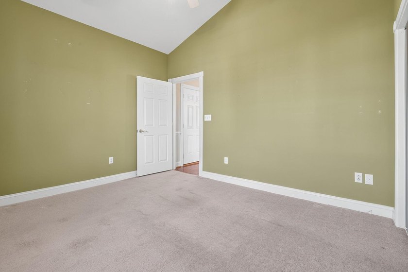 Don't miss this beautifully maintained top-floor end-unit condo - photo 20
