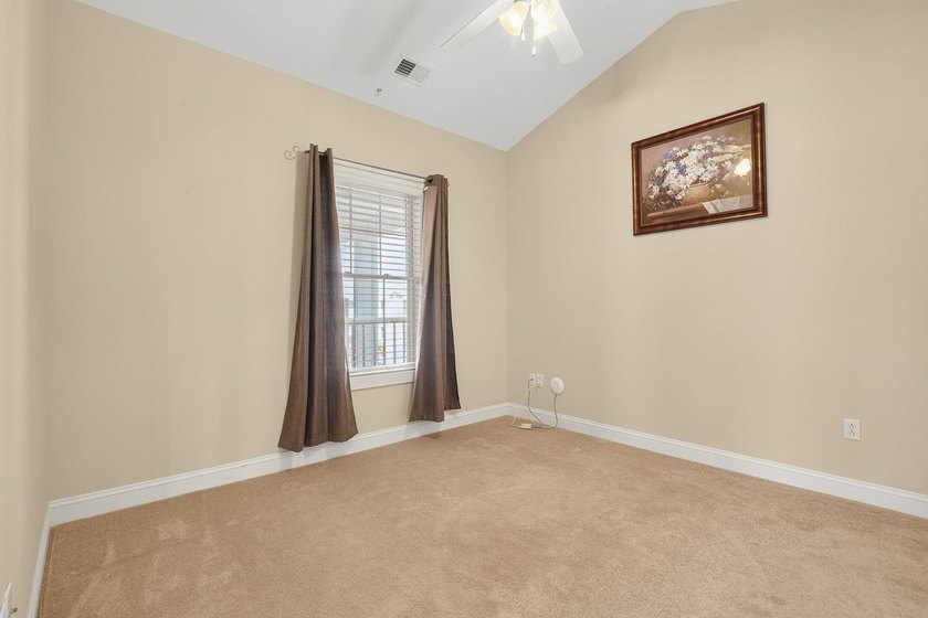 Don't miss this beautifully maintained top-floor end-unit condo - photo 21