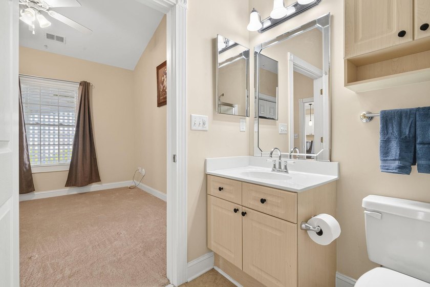 Don't miss this beautifully maintained top-floor end-unit condo - photo 24