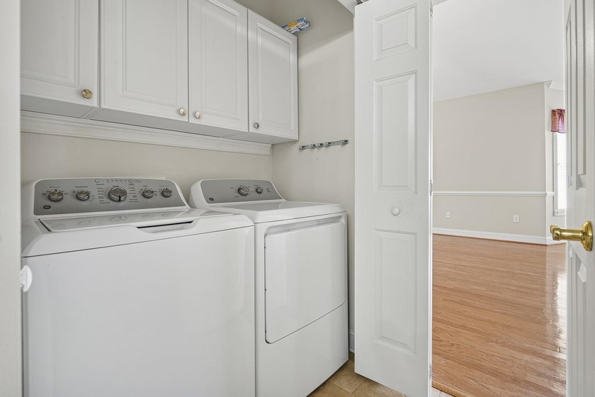 Don't miss this beautifully maintained top-floor end-unit condo - photo 25