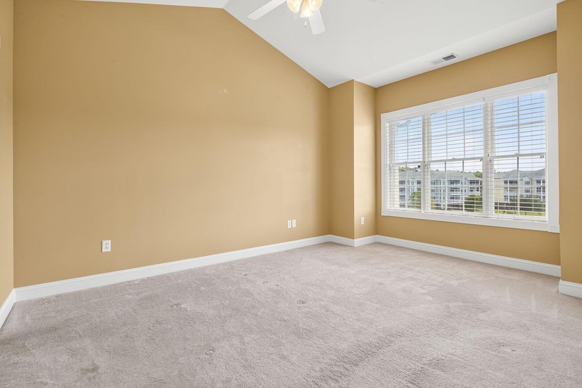 Don't miss this beautifully maintained top-floor end-unit condo - photo 26