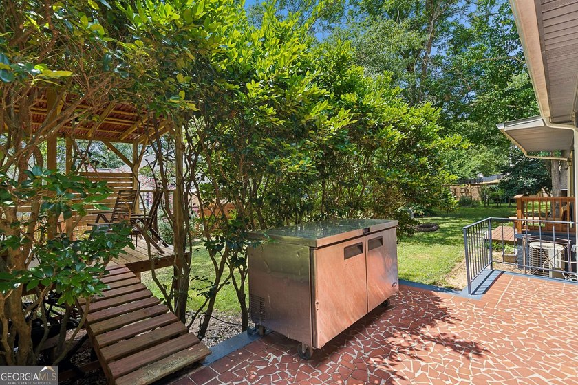 Located in sought-after East Lake, within the coveted 1st-tier - photo 26