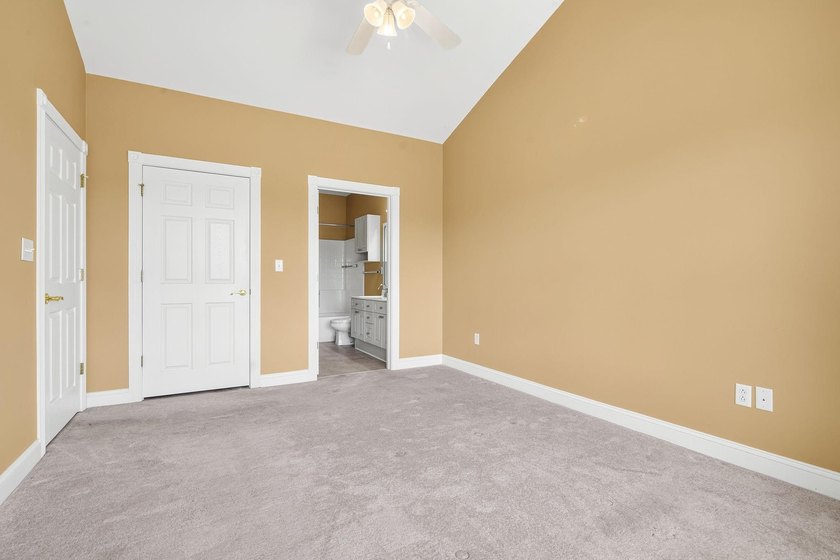 Don't miss this beautifully maintained top-floor end-unit condo - photo 29