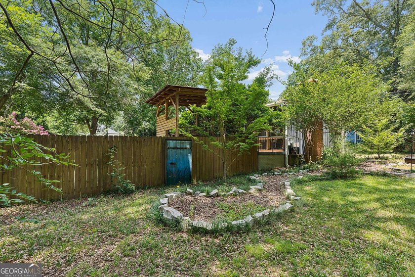 Located in sought-after East Lake, within the coveted 1st-tier - photo 31
