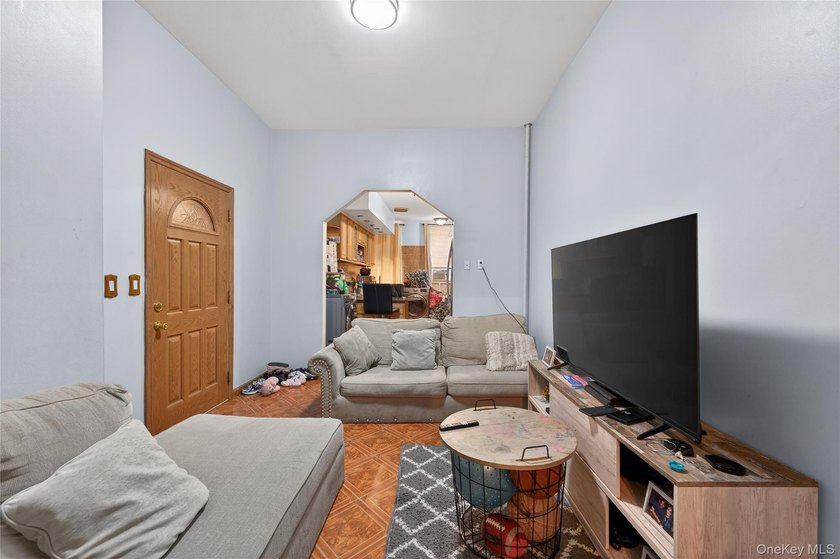 JUST LISTED! 6-UNIT MULTI-FAMILY BUILDING | 12 BEDROOMS, 6 - photo 9