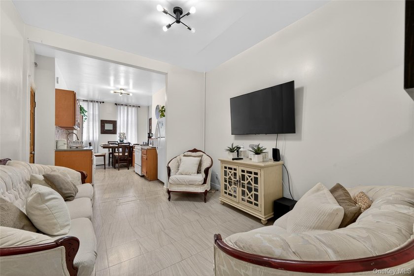 JUST LISTED! 6-UNIT MULTI-FAMILY BUILDING | 12 BEDROOMS, 6 - photo 10