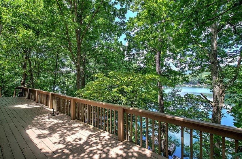Your Lakeside Sanctuary Awaits: Discover unparalleled lakeside - photo 11