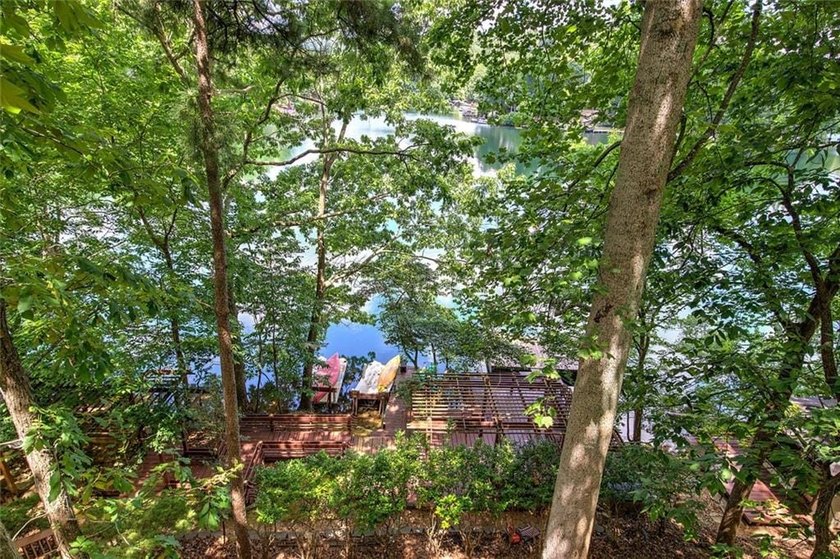 Your Lakeside Sanctuary Awaits: Discover unparalleled lakeside - photo 13