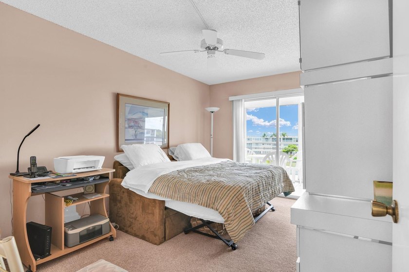 Spacious 4th floor Condo 2 br 2 bath This condo is Fully - photo 21