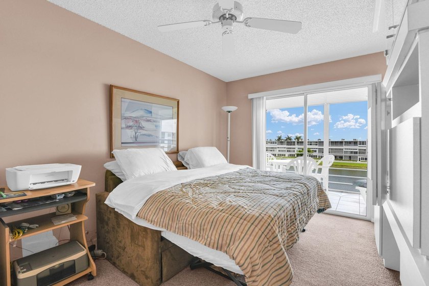 Spacious 4th floor Condo 2 br 2 bath This condo is Fully - photo 22
