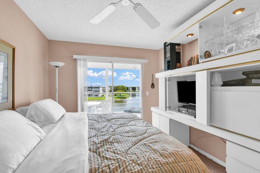 Spacious 4th floor Condo 2 br 2 bath This condo is Fully - photo 23