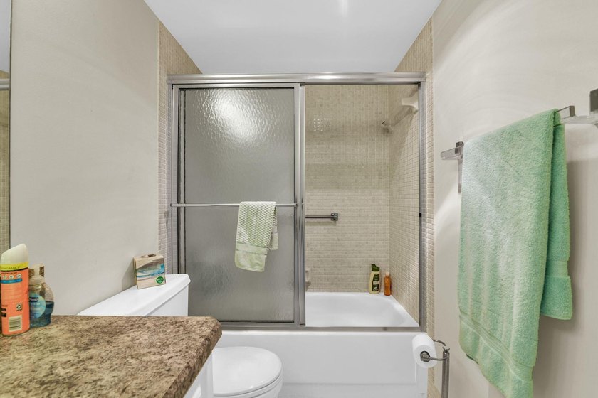 Spacious 4th floor Condo 2 br 2 bath This condo is Fully - photo 29