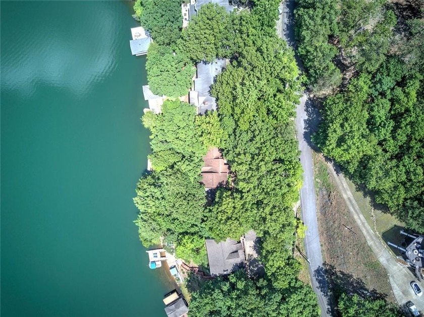 Your Lakeside Sanctuary Awaits: Discover unparalleled lakeside - photo 38