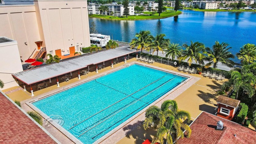 Spacious 4th floor Condo 2 br 2 bath This condo is Fully - photo 40