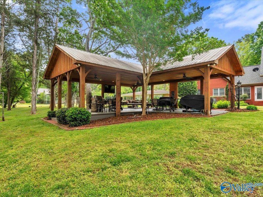 A rare legacy estate on the main channel of Lake Guntersville - photo 12