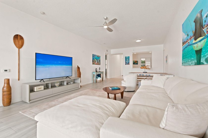 It's all about the view! Enjoy breathtaking marina vistas and - photo 12