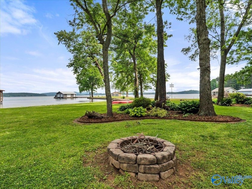 A rare legacy estate on the main channel of Lake Guntersville - photo 13