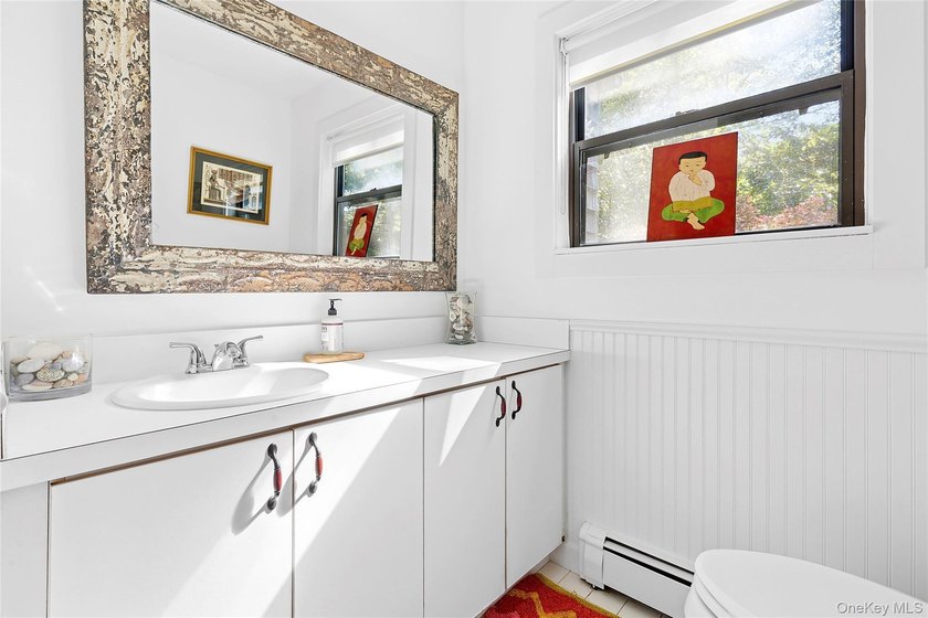 Tucked away saltbox home with an inground pool and abundant - photo 14