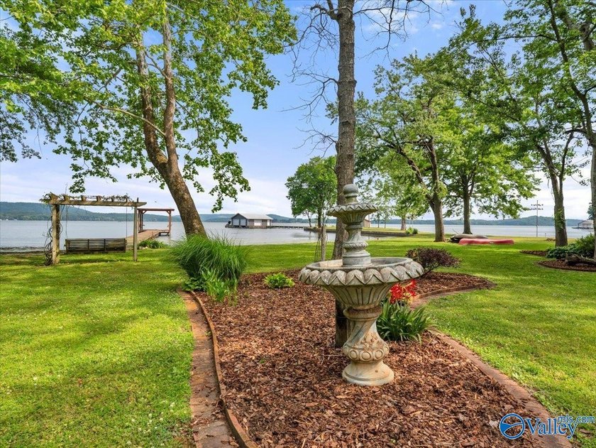 A rare legacy estate on the main channel of Lake Guntersville - photo 14