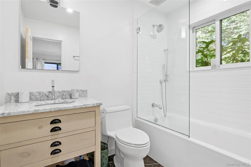 Tucked away saltbox home with an inground pool and abundant - photo 15