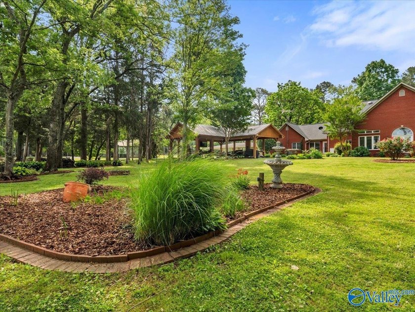 A rare legacy estate on the main channel of Lake Guntersville - photo 15