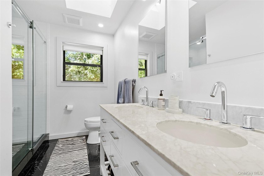 Tucked away saltbox home with an inground pool and abundant - photo 16