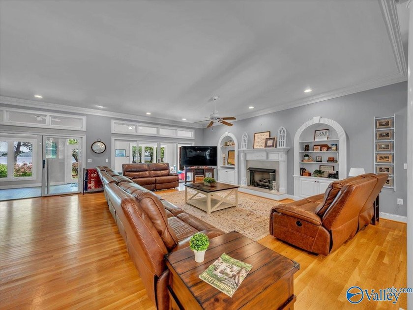 A rare legacy estate on the main channel of Lake Guntersville - photo 17