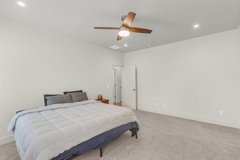 Discover the perfect balance of modern comfort and vibrant - photo 22