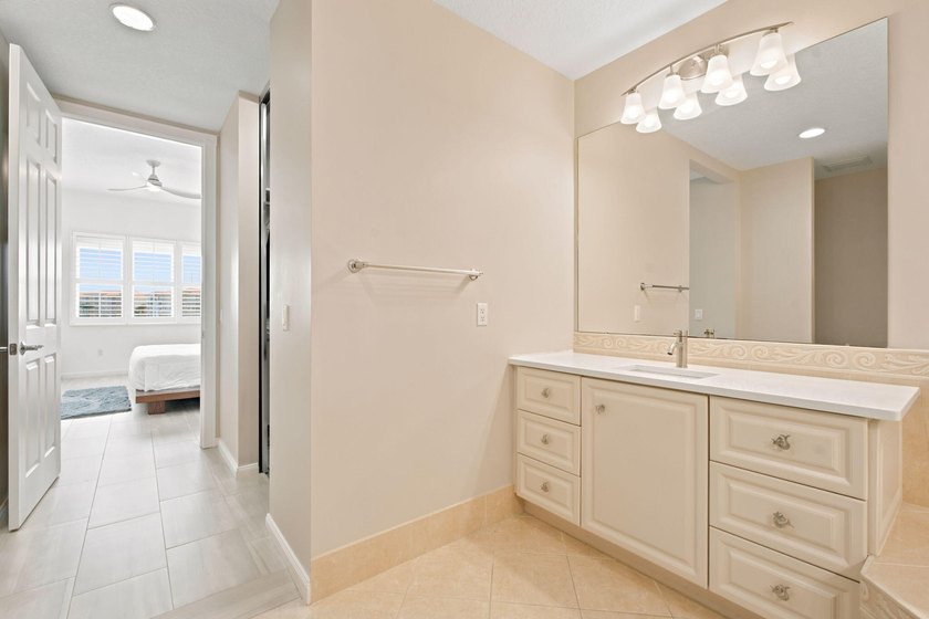 It's all about the view! Enjoy breathtaking marina vistas and - photo 22